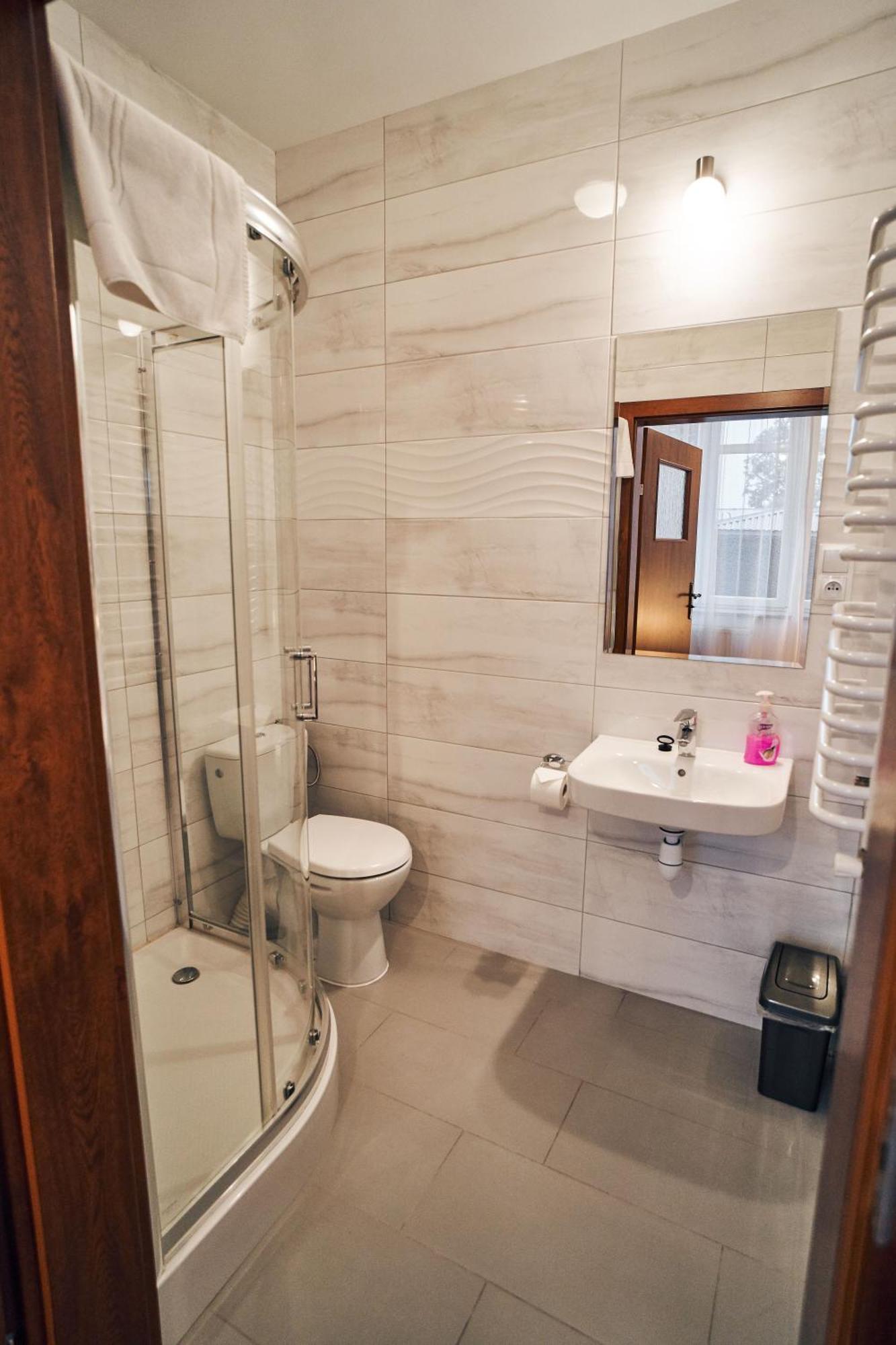 Hotel Lilia Wloszczowa ภายนอก รูปภาพ